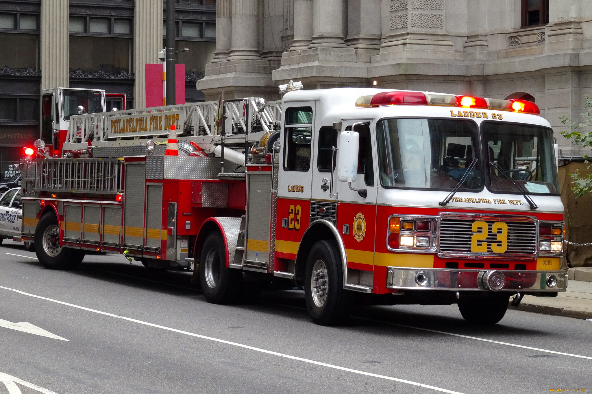 Как выглядит пожарник. Пожарная машина. Пожарный автомобиль. Современная пожарная машина. Большие пожарные машины.